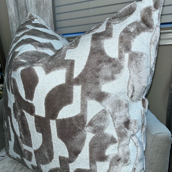 1-NWT CALDEIRA CUT VELVET DESIGN DECORATIVE PILLOWS Read description for details - Picture 9 of 16
